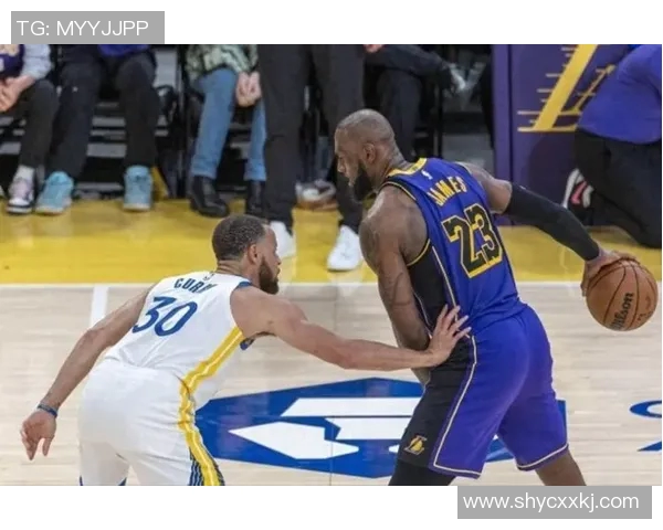 湖人勇士火箭激战再起NBA赛季精彩对决引发球迷热议