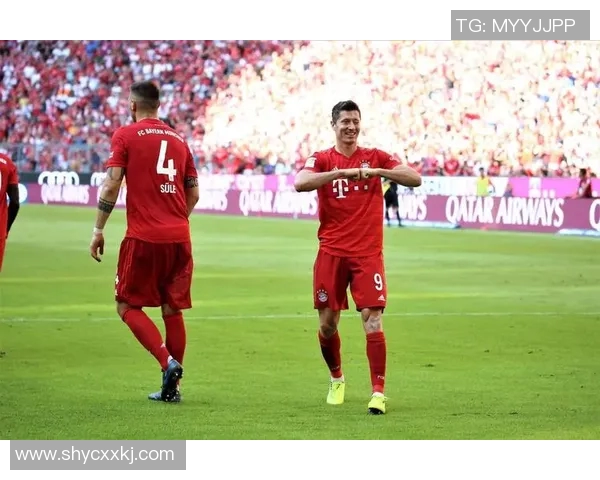 莱万与阿拉巴在FIFA赛场的精彩对决与传奇瞬间解析